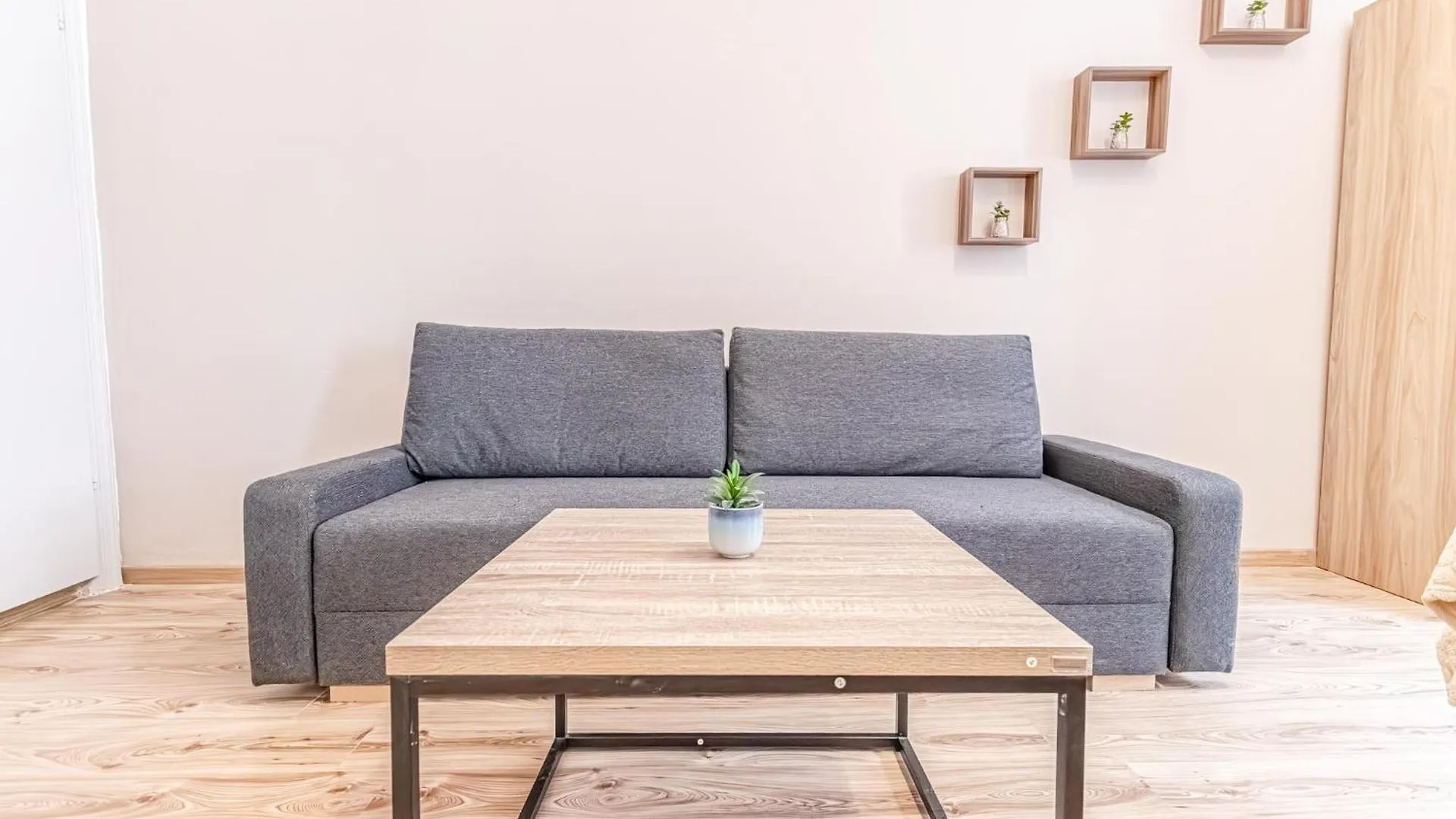 Comfortable 1 Bedroom Apartment In Prime Location Viena