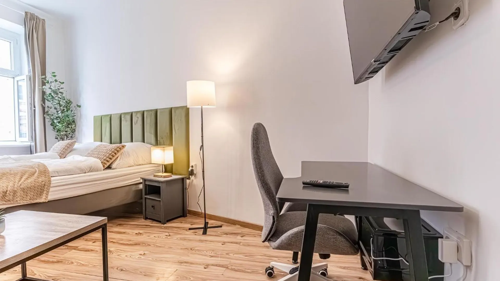 Comfortable 1 Bedroom Apartment In Prime Location Viena