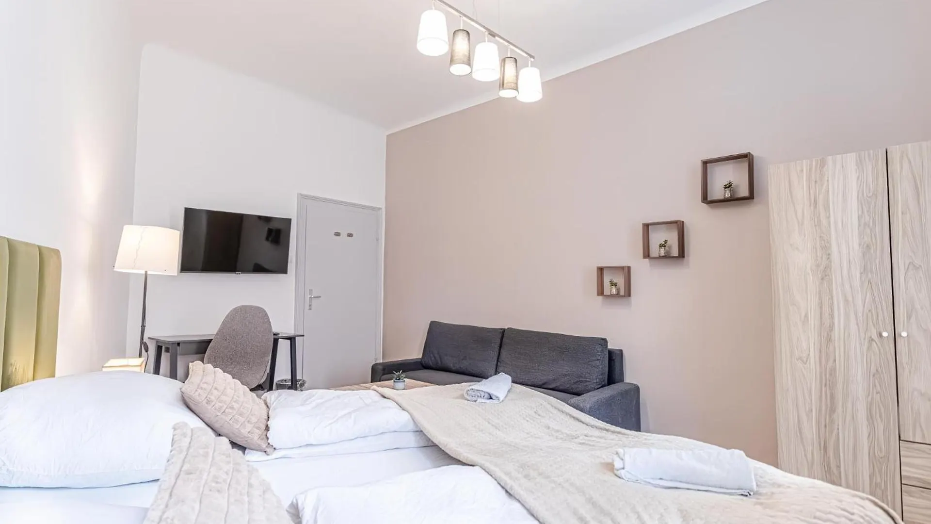 Comfortable 1 Bedroom Apartment In Prime Location Viena