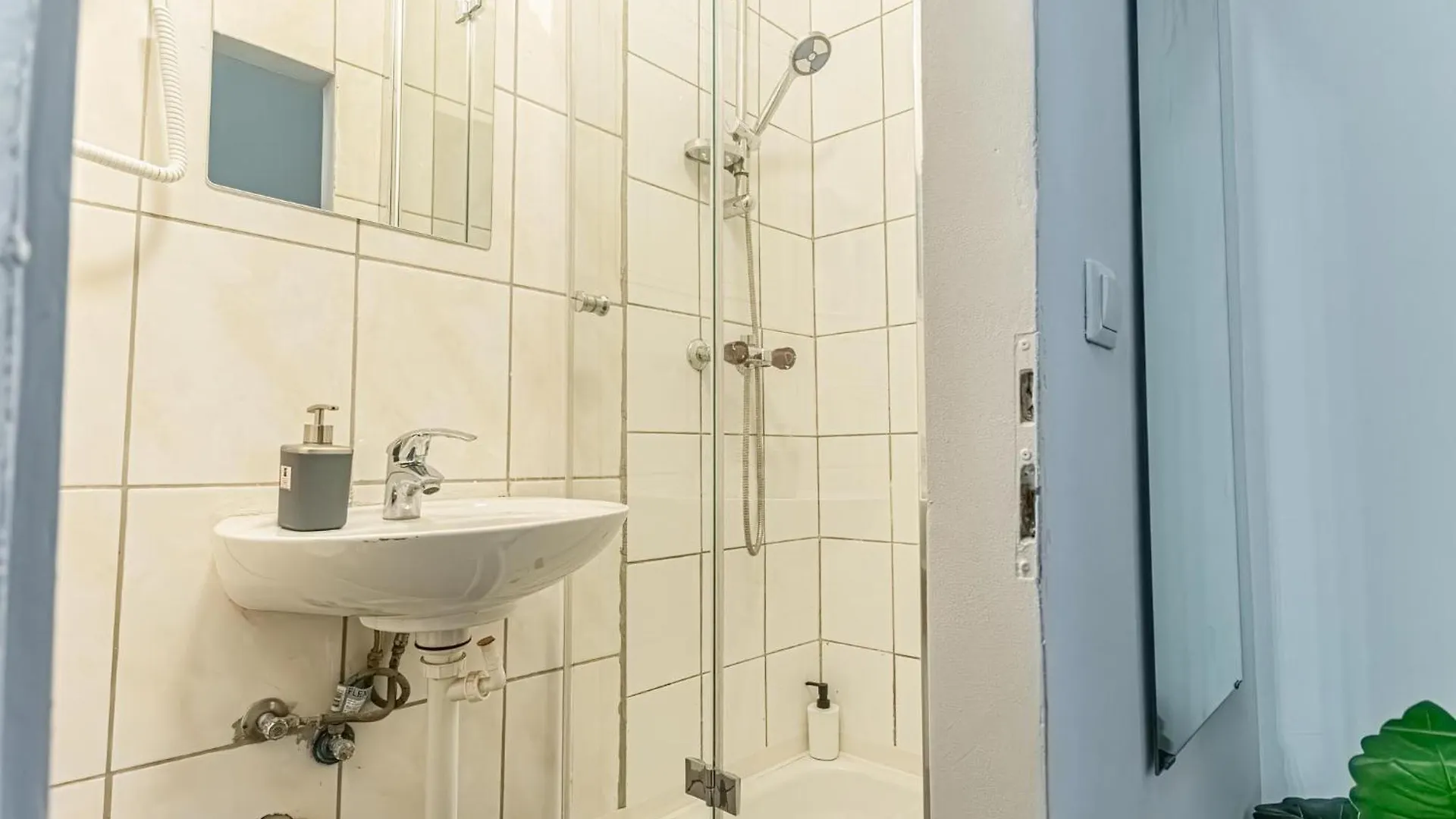 Comfortable 1 Bedroom Apartment In Prime Location Wien 0*,  Østrig